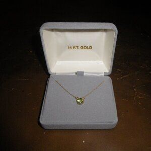 Vintage Women's 14K Gold Thin 18" Necklace w/ Peridot Pendant
